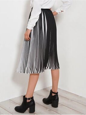 Vince Camuto Black & White Vertical Pleated A-Line Skirt